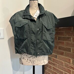 UGG Women's Quinn Forest Windbreaker Cap Sleeve